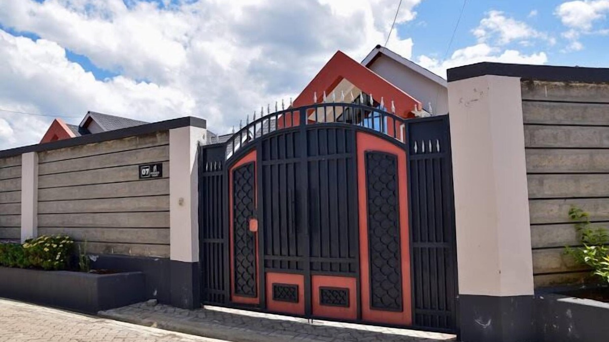 Nakuru Apartment | Lux Suites comfy Homestays Nakuru