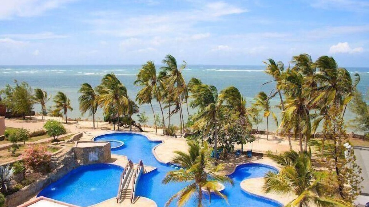 Shanzu Apartment | Lux Suites Lamera Beachfront Villas