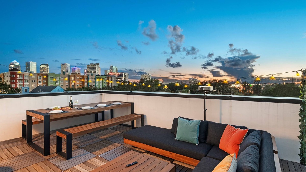 Tampa Heights House | Lux Townhouse, rooftop cinema with grill & popcorn