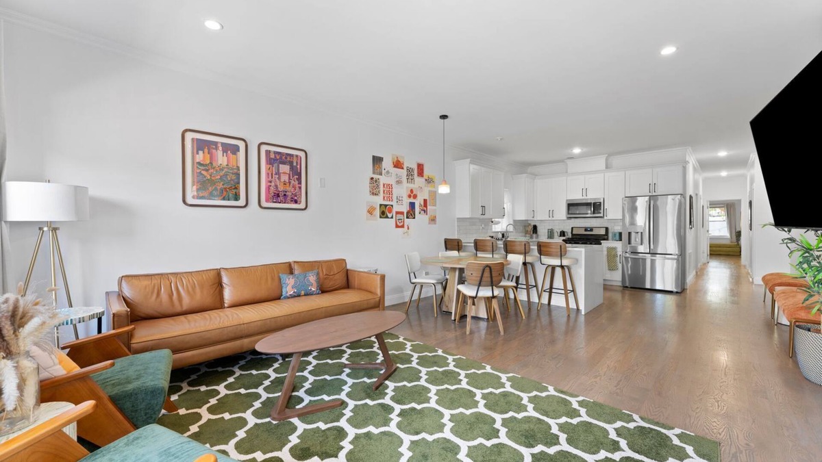 Greenville Apartment | Luxe 3BR Backyard Zen [25 min to NYC] [Sleeps 10]