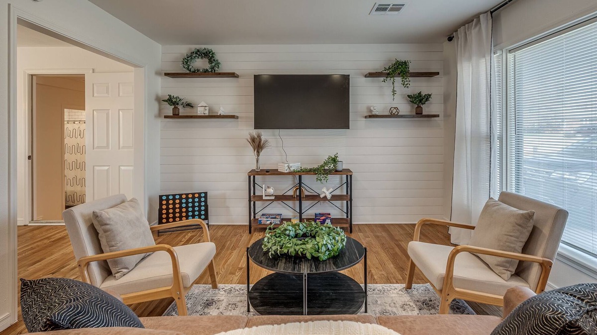 Central Oklahoma City House | Luxe 3BR Farmhouse-style Home Near Lake Hefner