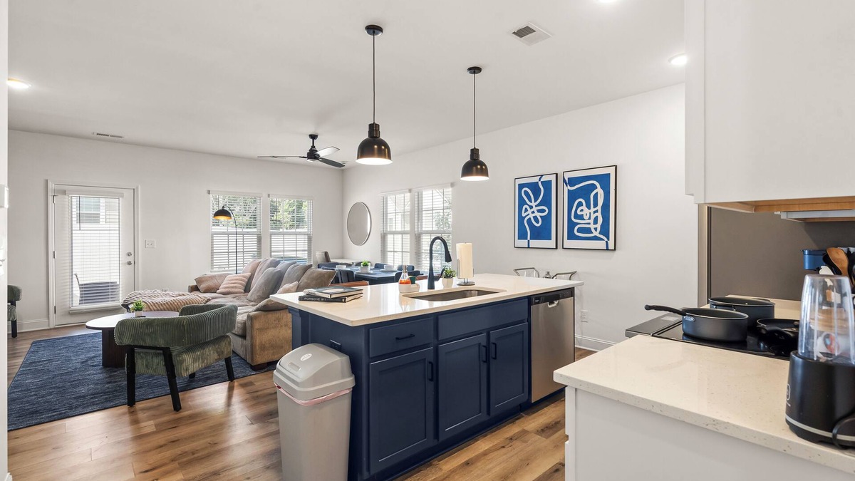 Paw Creek House | Luxe 3BR Townhouse to Uptown Charlotte