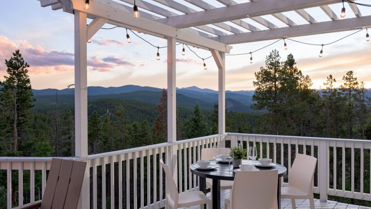Black Hawk House | Luxe 4BR Mtn Retreat-Stunning Views-Ski/Hike