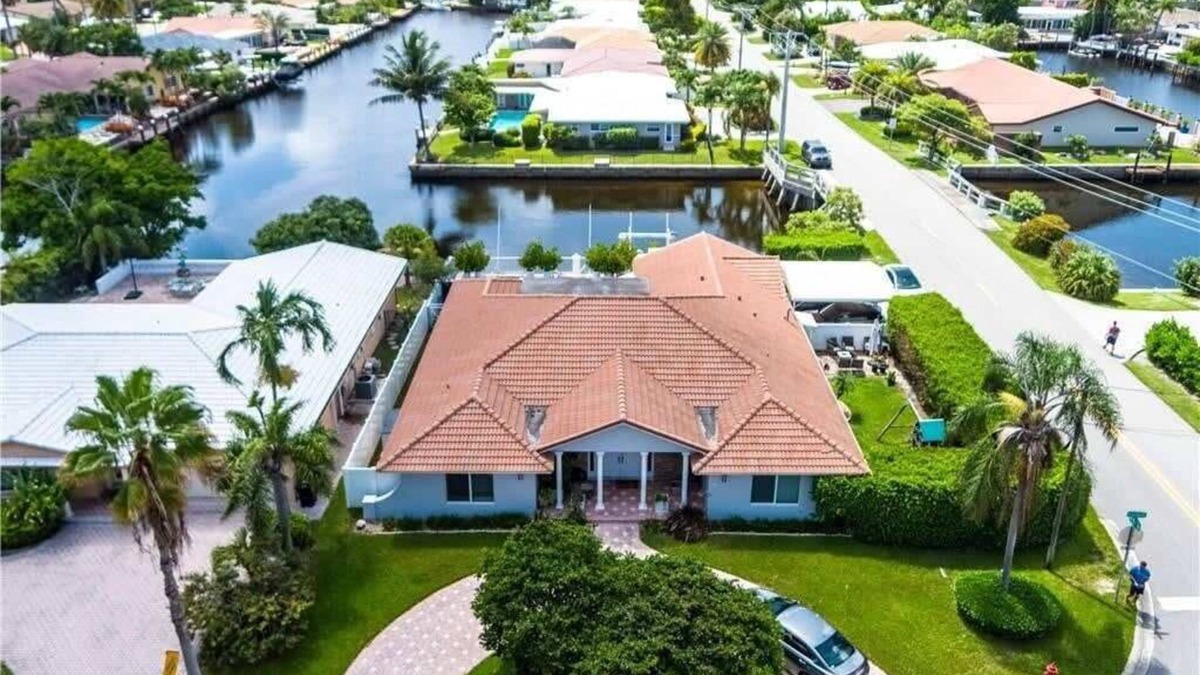 Fort Lauderdale Villa | Luxe 4BR Waterfront | Sauna & Htd Pool, Near Beach