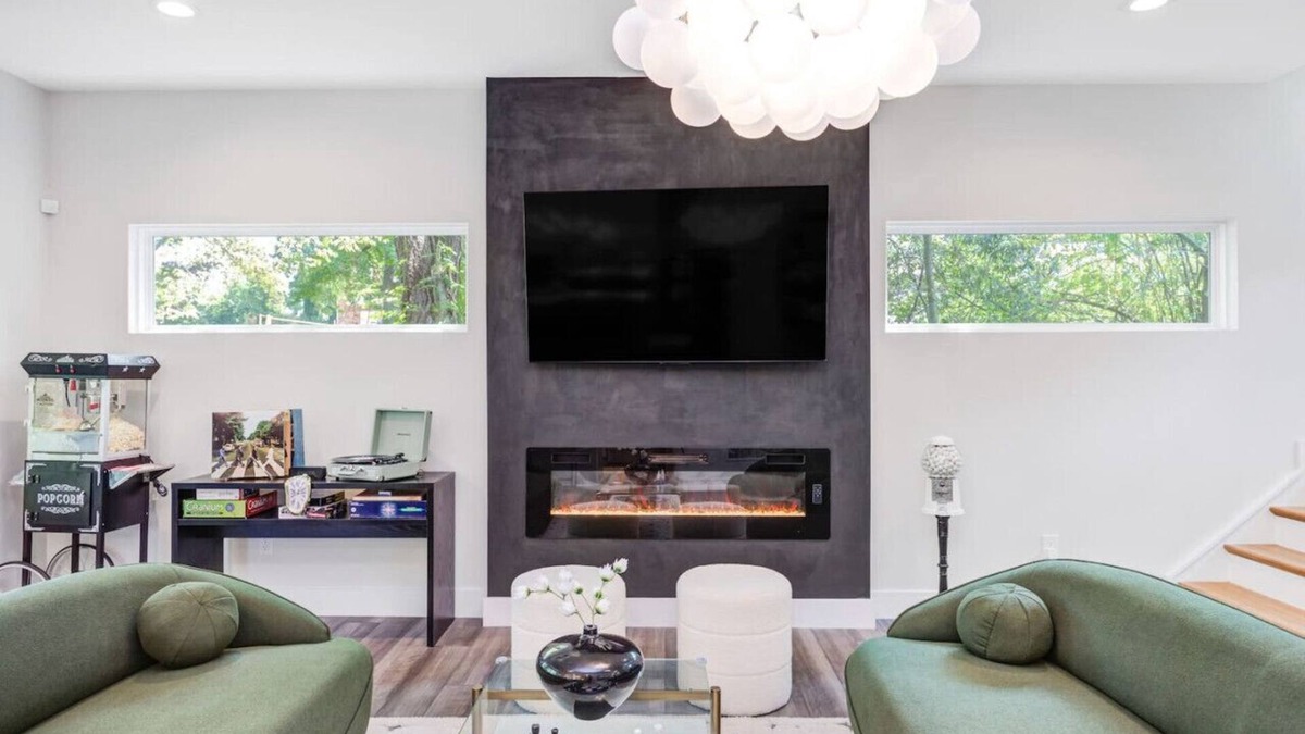 Durham House | Luxe 5* Home 4 Mins Duke/DT w/King Beds, Fire Pit, Pool, Pet OK
