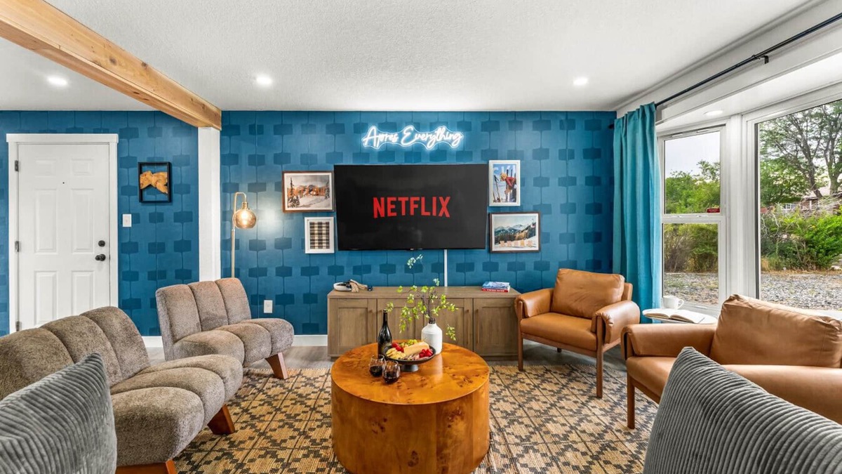 Highlands House | Luxe 5BR Hot Tub Theater Bocce Game Room Pets