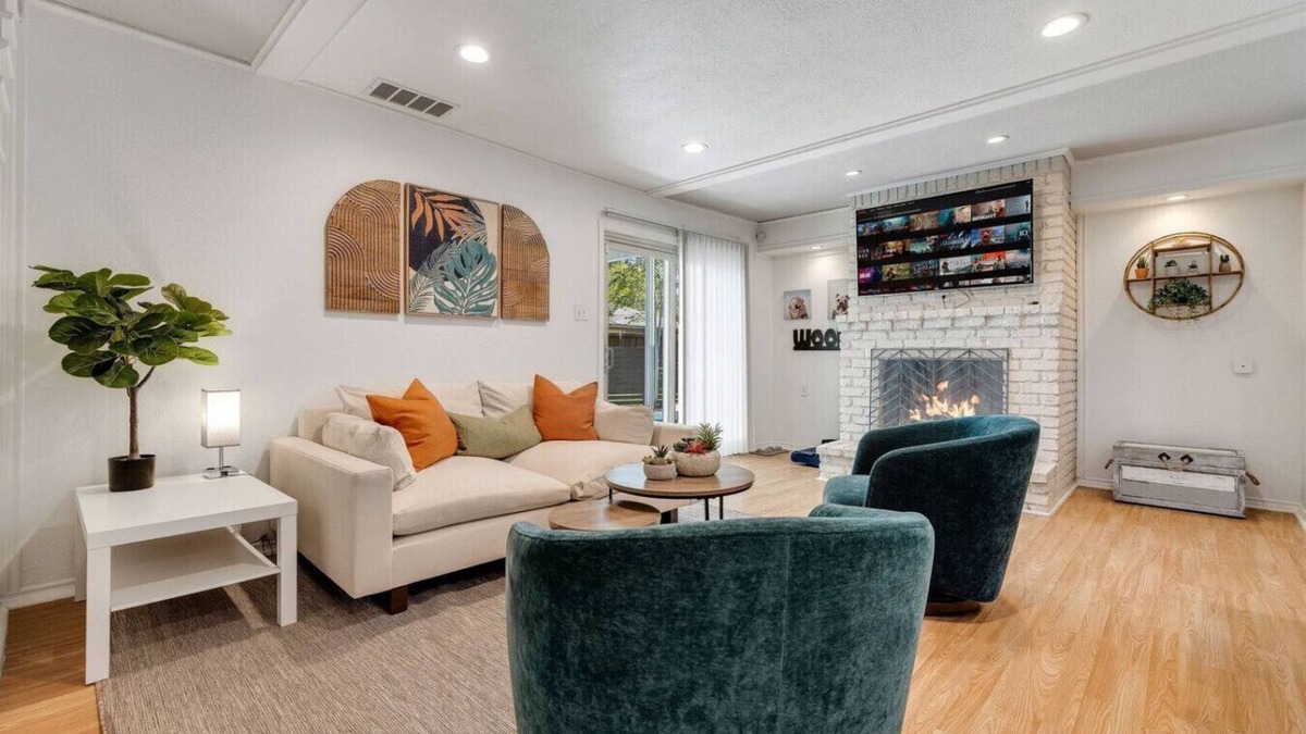 White Rock Hills House | Luxe 5BR -Pool/Firepit/Mini Golf near State Fair