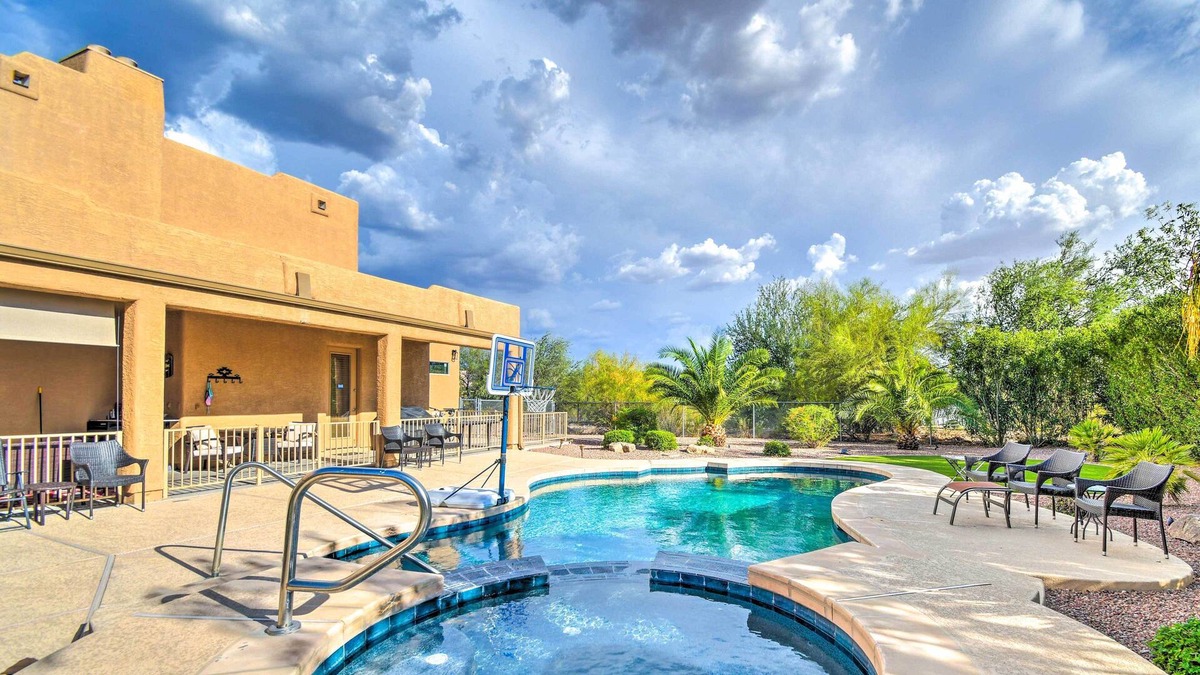 Apache Junction House | Luxe Apache Junction Escape w/ Pool & Hot Tub