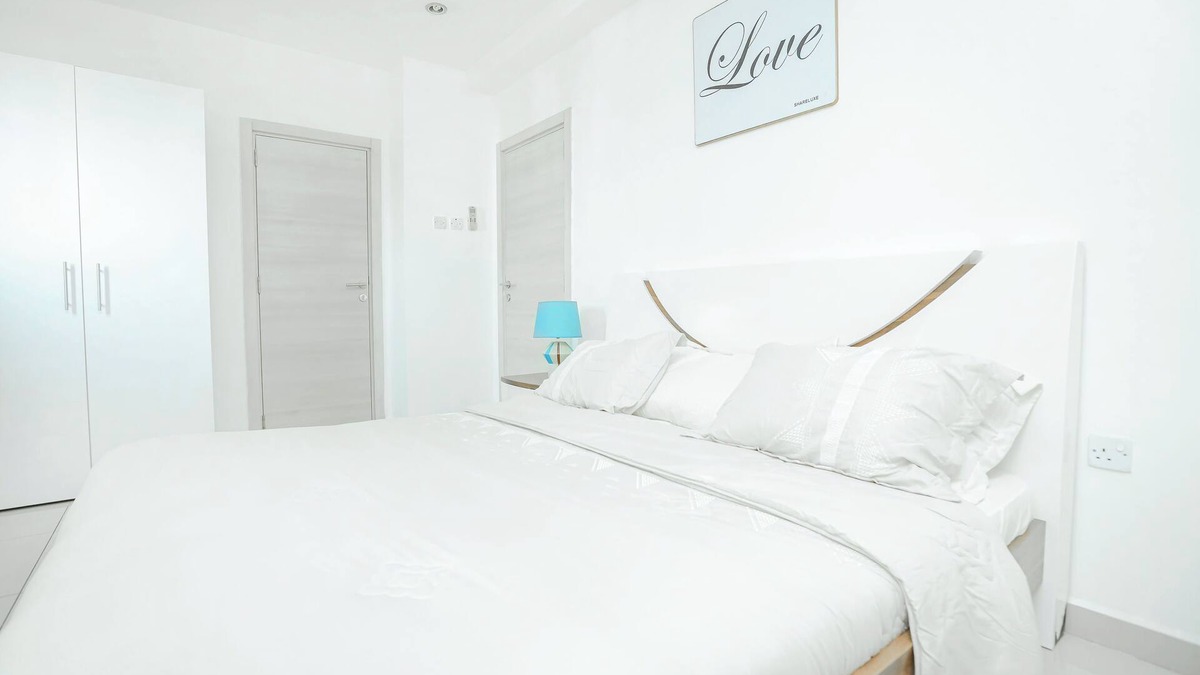 Accra Apartment | Luxe Apt Near Airport & Mall w/Rooftop Pool, Gym Studio and Free & Fast Wifi