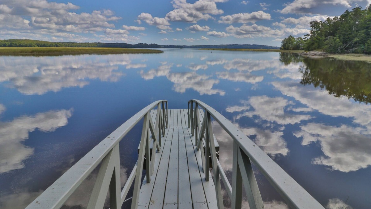 Bowdoinham Cabin | Luxe Bayfront Cabin w/Stunning Views & Shared Dock- Ideal for Hunting & Fishing