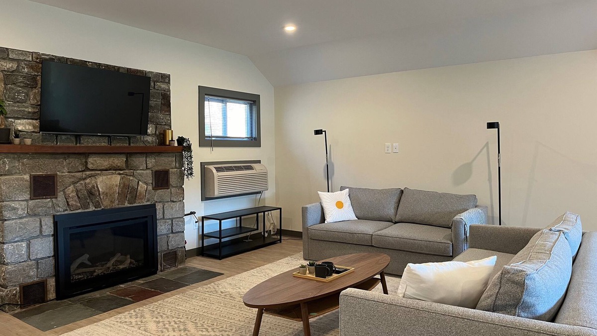 Great Barrington Apartment | Luxe Berkshires Ski Retreat w/Fireplace, King Bed, Chef's Kitchen, Washer/Dryer
