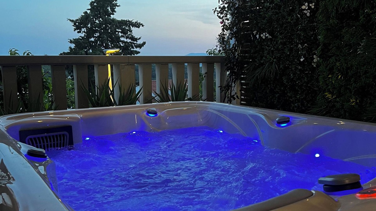 Krizna luka Bed & Breakfast | Luxe BnB with Private Jacuzzi + Breakfast included