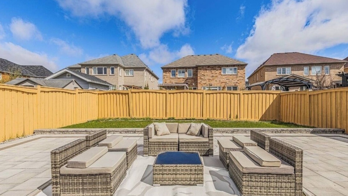 Bradford House | Luxe and cozy 4 bedroom house with all amenities for your stay