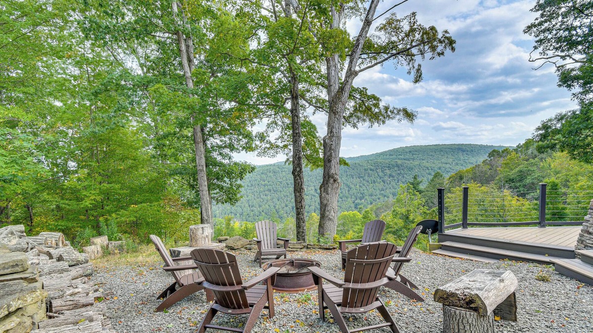 Cameron Cabin | Luxe Cabin Compound 4 Mi to Cameron State Forest!