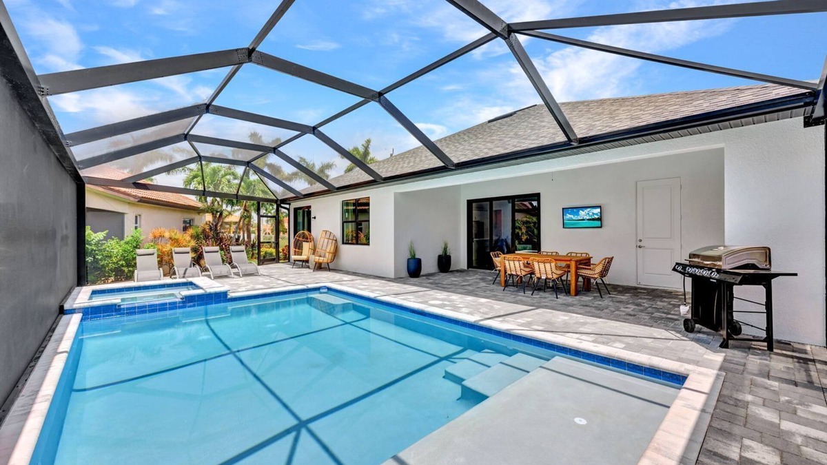 Pelican House | Luxe Canal Home, Boat Rental, Walk to Cape Harbour