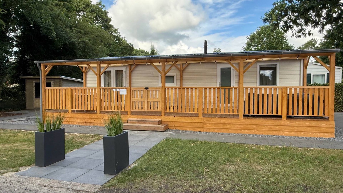 Sevenum House | Luxe chalet op 5-sterren camping met ruime veranda