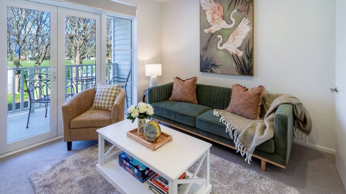 Christchurch House | Luxe City Stay Sleeps 7 with Free Car Park