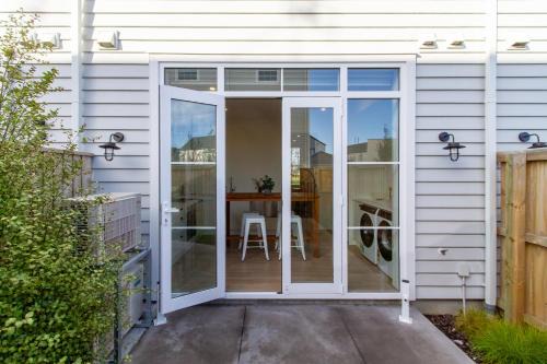 Christchurch Apartment | Luxe City Stay, Sleeps 7, Free Car Park