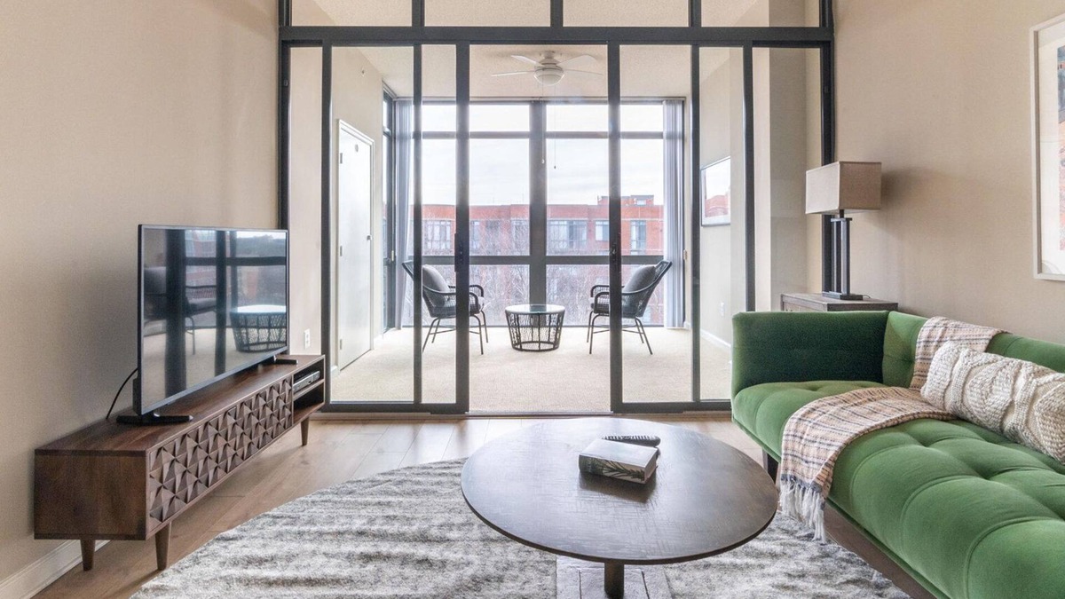 Radnor - Fort Myer Heights Apartment | Luxe Court House 1BR w/Pool & W/D, nr Landmarks & Dining, by Blueground