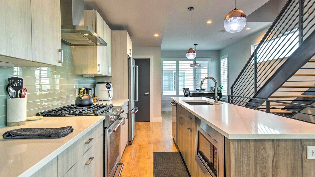 West Colfax Apartment | Luxe Denver Townhome: Hot Tub + City Views!