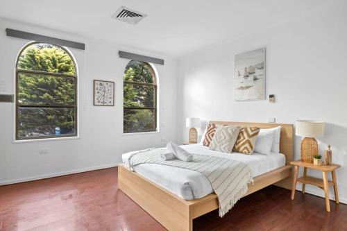 Bankstown House | Luxe Ensuite Queen Room - Close to Stations & Shops