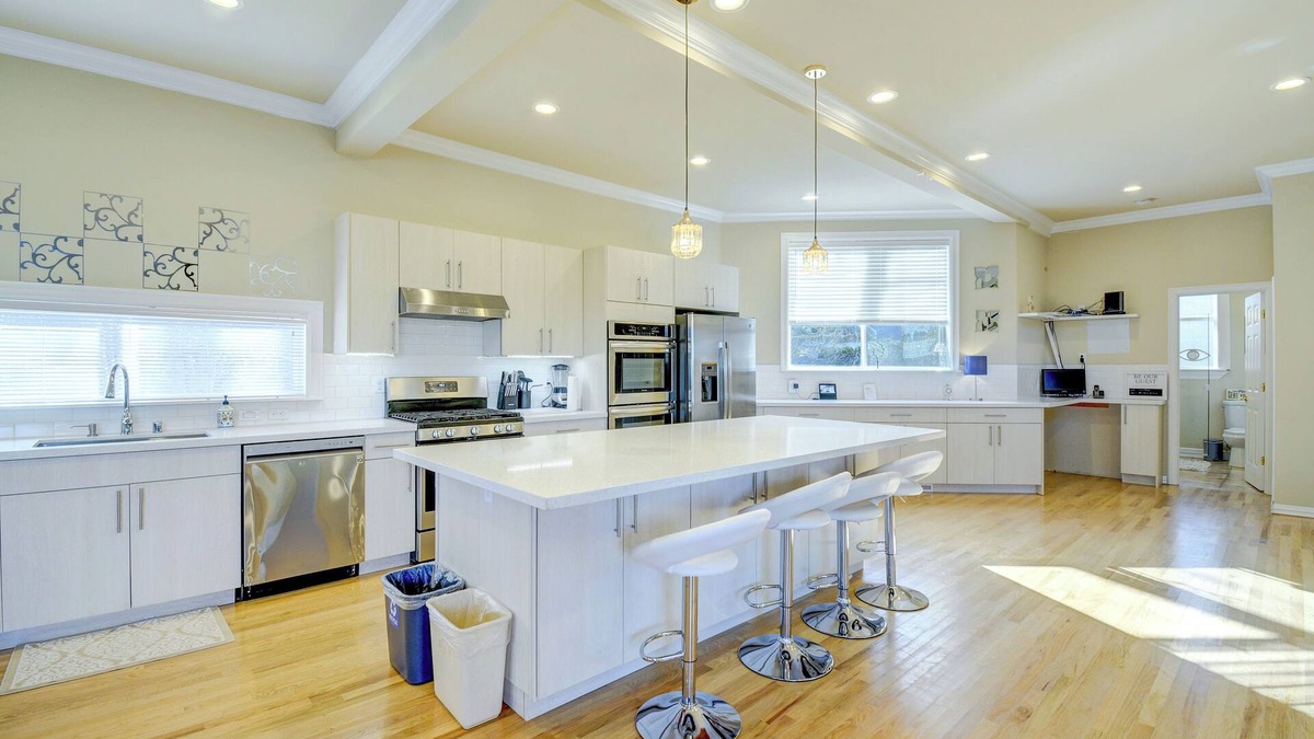 Federal Way House | Luxe Federal Way Rental - Walk to the Water!