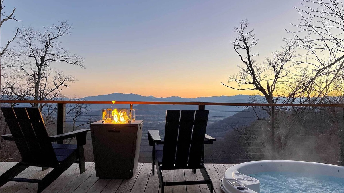 Canton Cabin | Luxe Glass Cabin + Hot Tub + Premium Mountain view