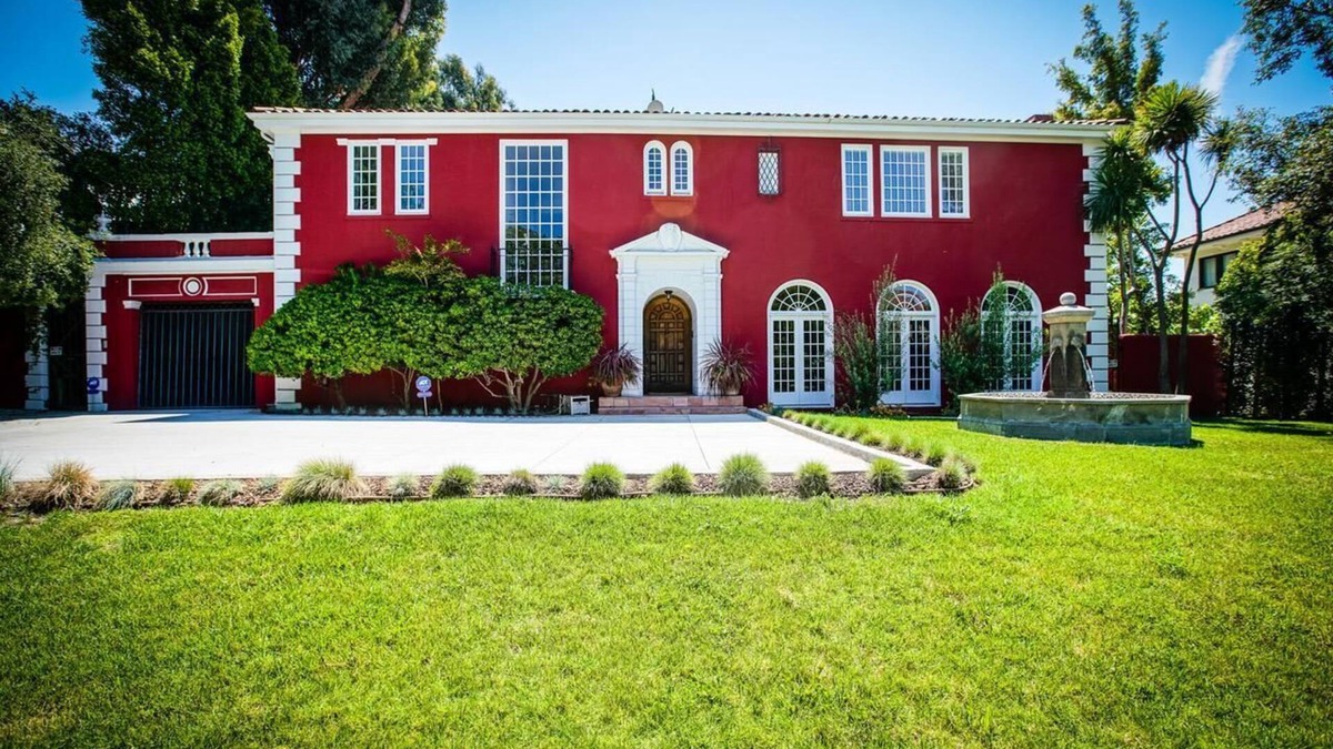 Greater Wilshire - Hancock Park House | Luxe Hancock Park Home with Heated Pool, Private & Fenced Backyard