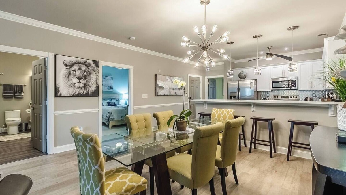 Central Myrtle Beach Apartment | Luxe Heaven by the Lake