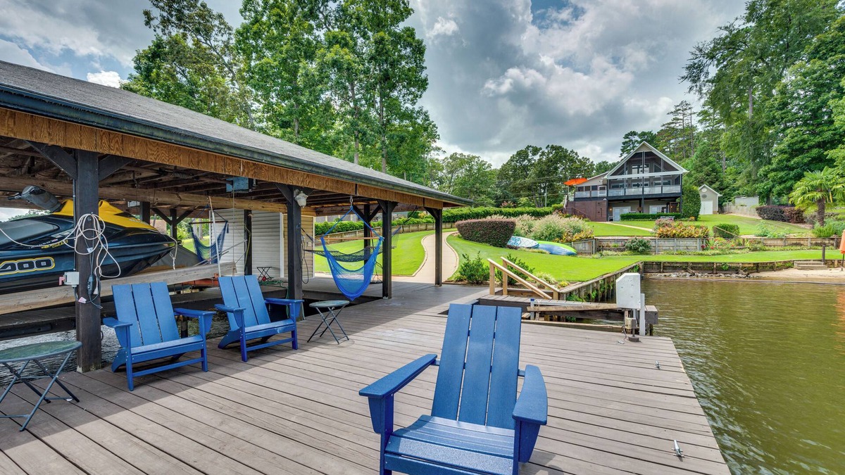 Eatonton House | Luxe Lake Sinclair Living: Private Dock and Beach!