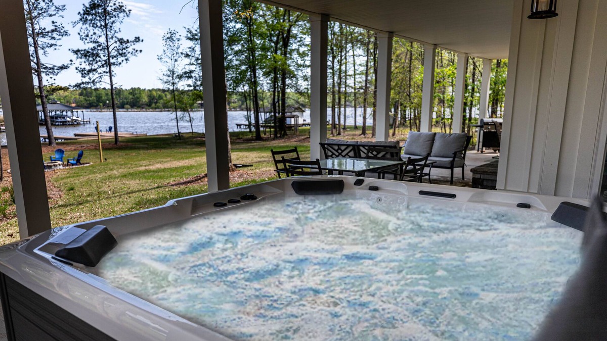 Lake Oconee House | Luxe Lakefront Home with Private Hot Tub, Dock, Kayaks & Firepit - Dogs OK