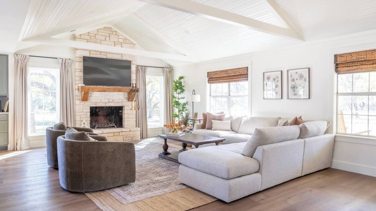 La Grange House | Luxe Leisure: Hot Tub, Pool, & Serenity | Ash Farm