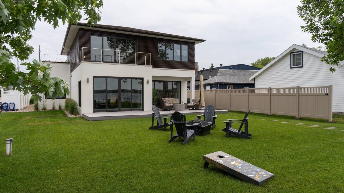 Shoreham House | Luxe Life on Lake Sallie 4 Bedroom