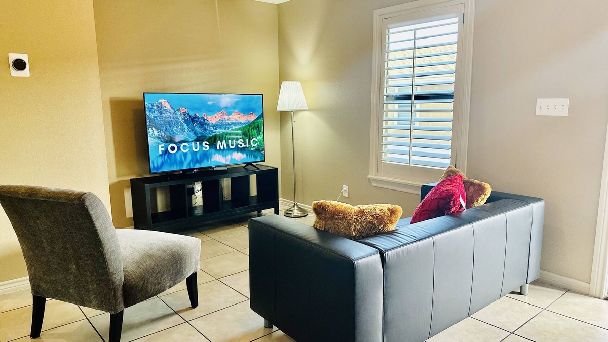 Eagle Pass Apartment | Luxe Living Apartment- 2 bed/1 bath - 5 STARS