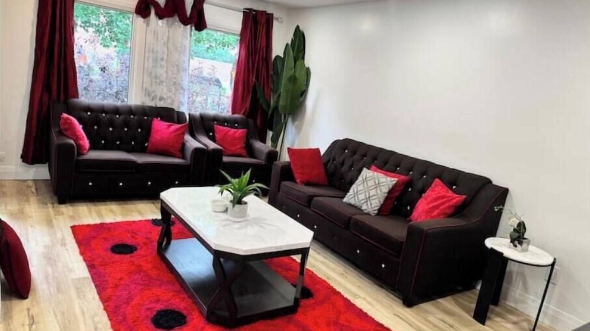 Rosemount House | Luxe Living | Prime Location