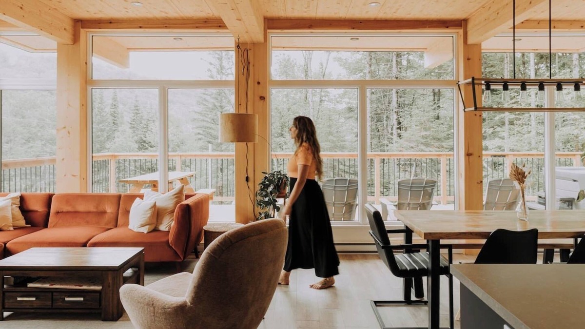 St-Adolphe-d'Howard Ski Chalet | Luxe Mountain Escape | Hot Tub Fireplace Cozy