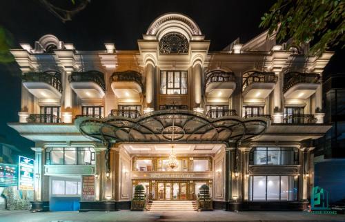 Tay Ho Hotel | Luxe Paradise Suite Hotel Trich Sai