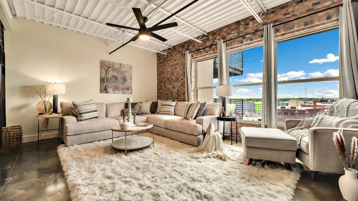 Brazos Condo | Luxe Penthouse: Downtown Magnolia/Baylor/McLane/Foster Pavilion