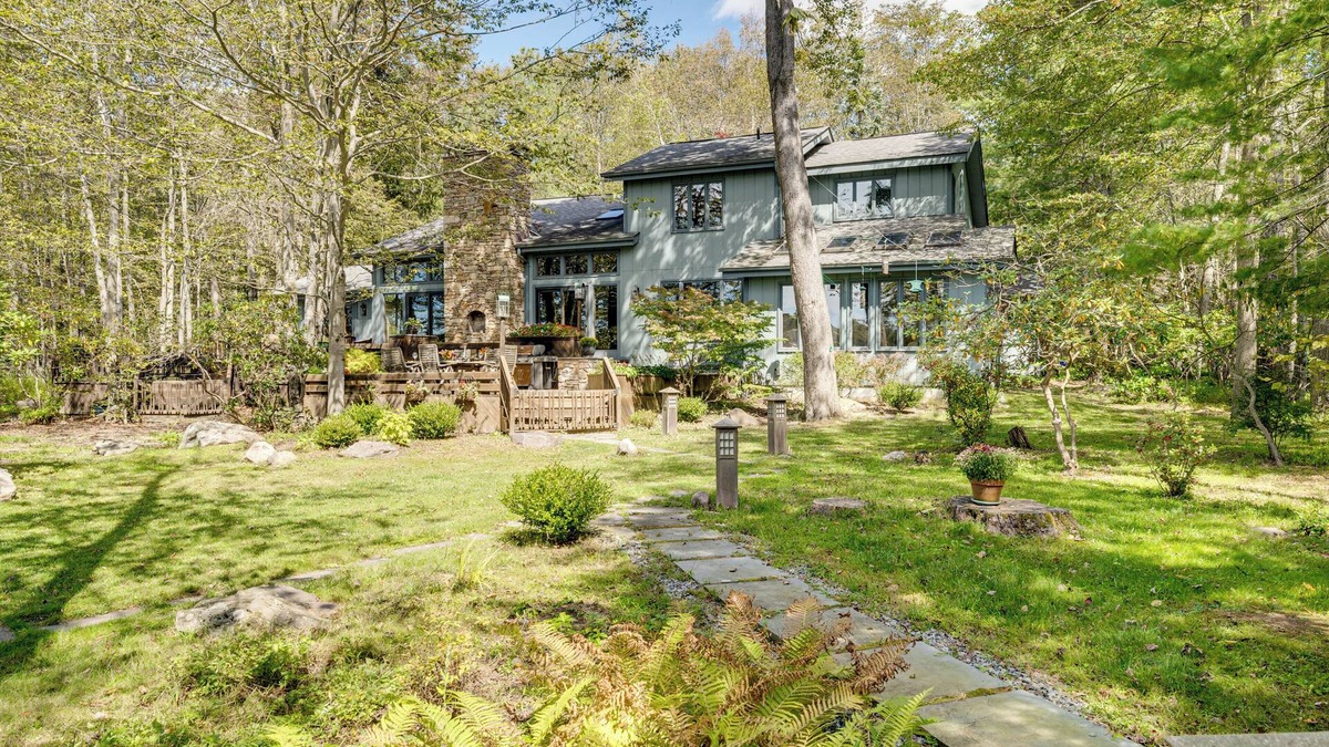 Pocono Pines House | Luxe Poconos Pines Home w/Beach + Amenities!