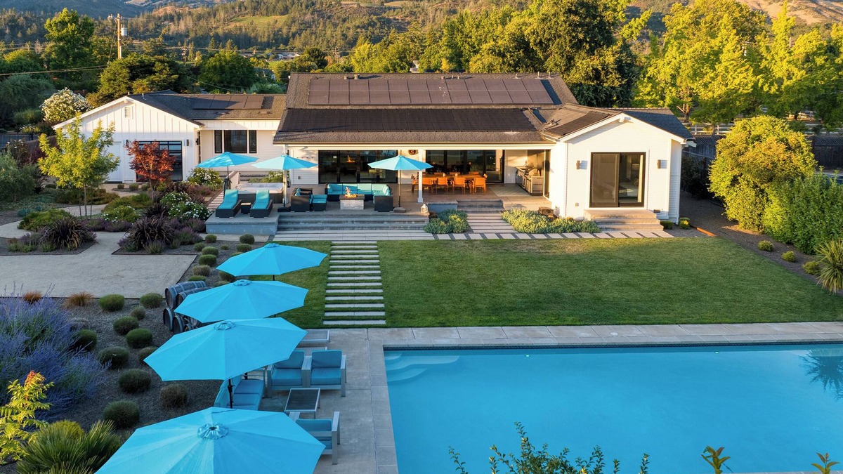 Kenwood House | Luxe, Pool, Spa, Fire Pit, Game Room, Piano | Sonoma Pool Retreat by AvantStay