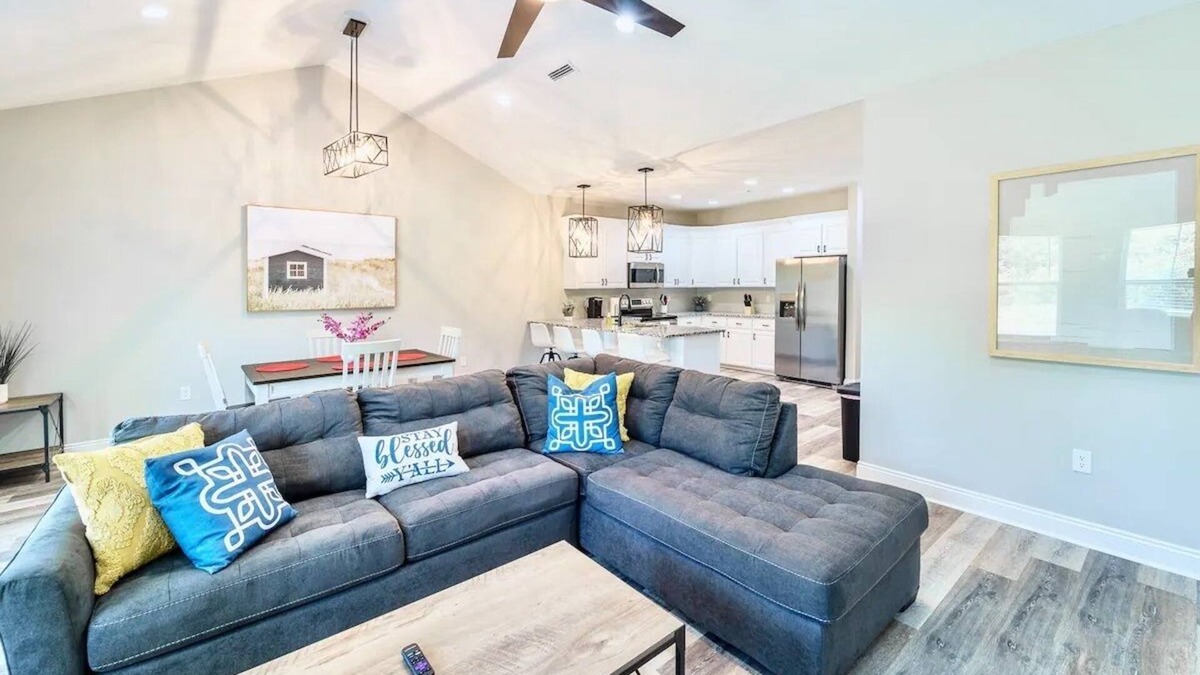 Dothan House | Luxe Private Dothan Oasis Near Historic Downtown!