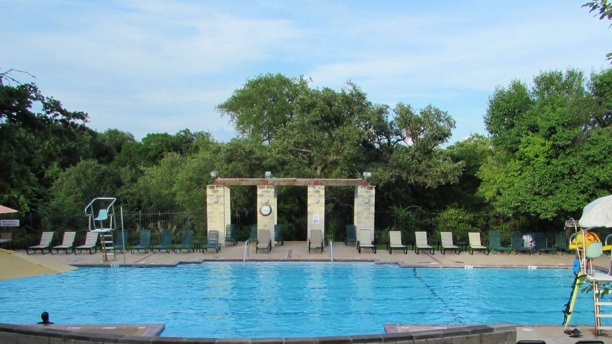 Lower Basin Lake Travis House | Luxe Ranch Vibe in Austin-5 BR, Views, Pools, Trails, Deck, Fire Pit, Near Lakes