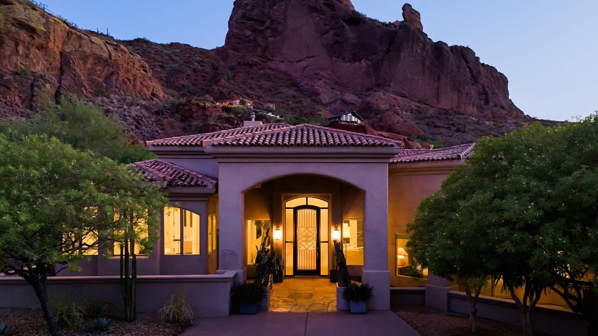 Paradise Valley House | LUXE - Red Rock - Pool & Spa - In Paradise Valley