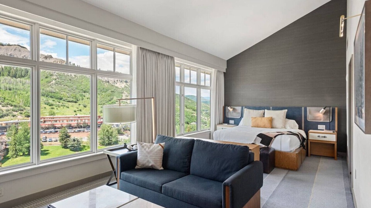 Snowmass Village Condo | Luxe Resort Penthouse - Ski in Ski Out 3 Bedroom