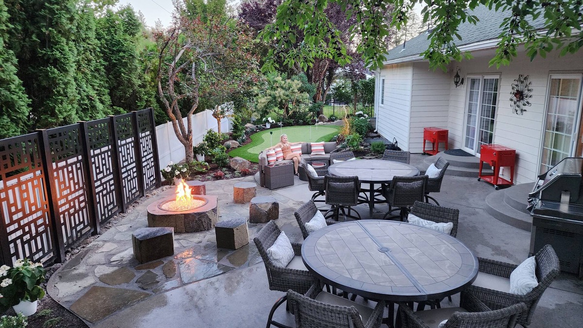 Fernan Lake Village House | Luxe Retreat-4500sf-Spa-Massages-Golf & Beach 5 min-Putting Green-Family Fun!