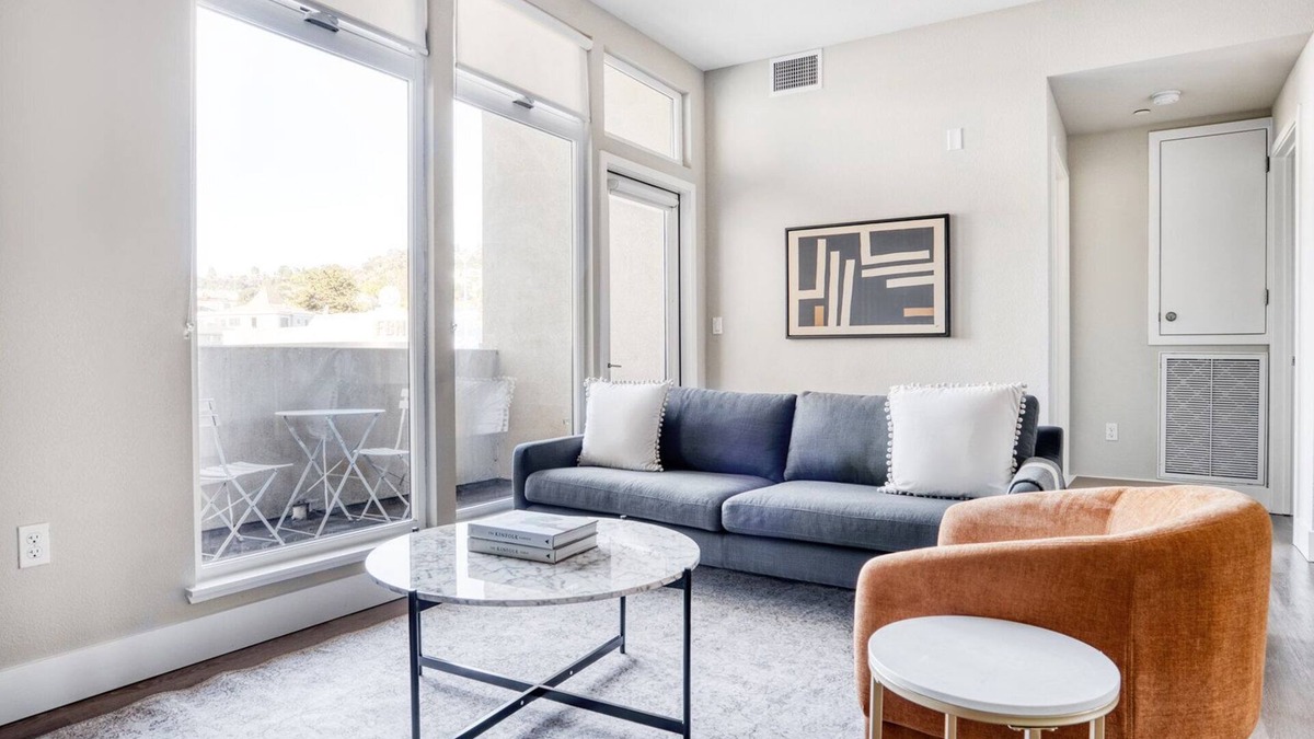 San Carlos Apartment | Luxe San Carlos 2BR w/Gym, Pool & BBQ, walk to Caltrain, by Blueground