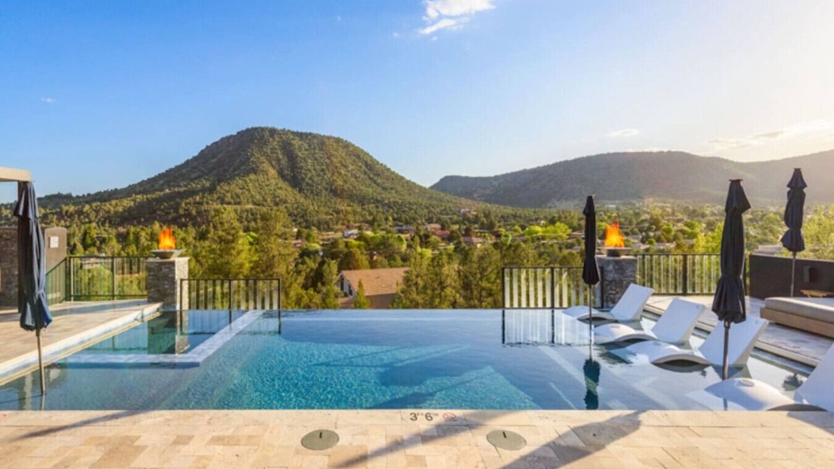 Oak Creek Apartment | Luxe Sedona Retreat Private Heated Pool/Spa/Views!