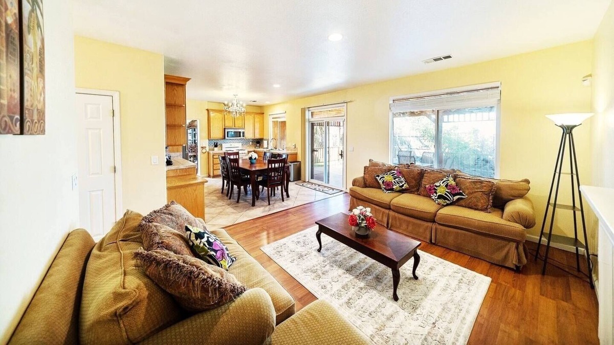 Stockton House | Luxe Spacious & Private Getaway in Stockton!