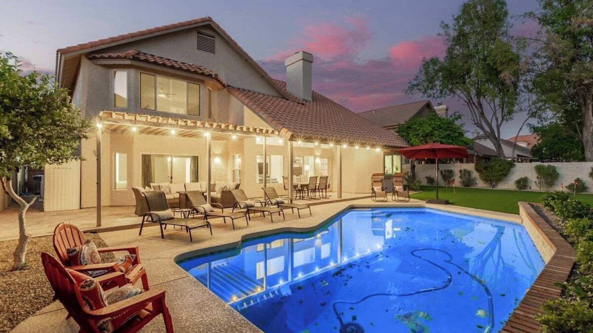 Estate La Colina House | Luxe Tempe Retreat | Heated Pool, Putting Green & Firepit Oasis