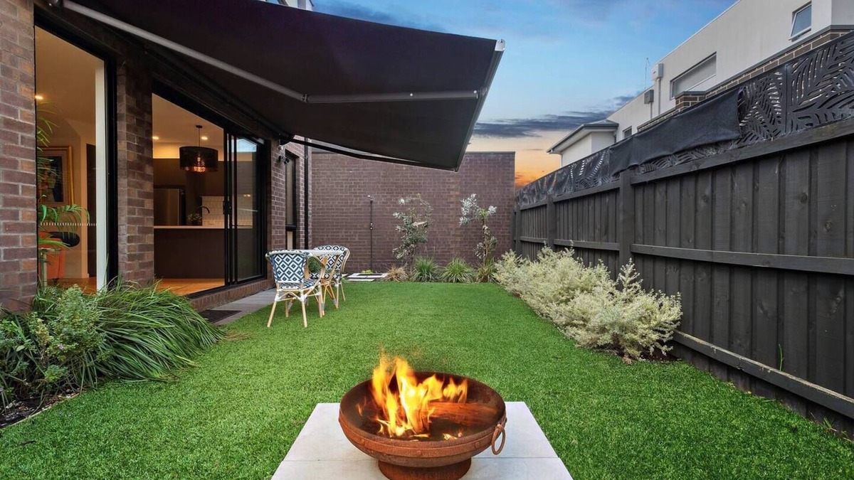 Capel Sound House | Luxe townhouse, one street back from the beach, holiday perfection (sleeps 6)